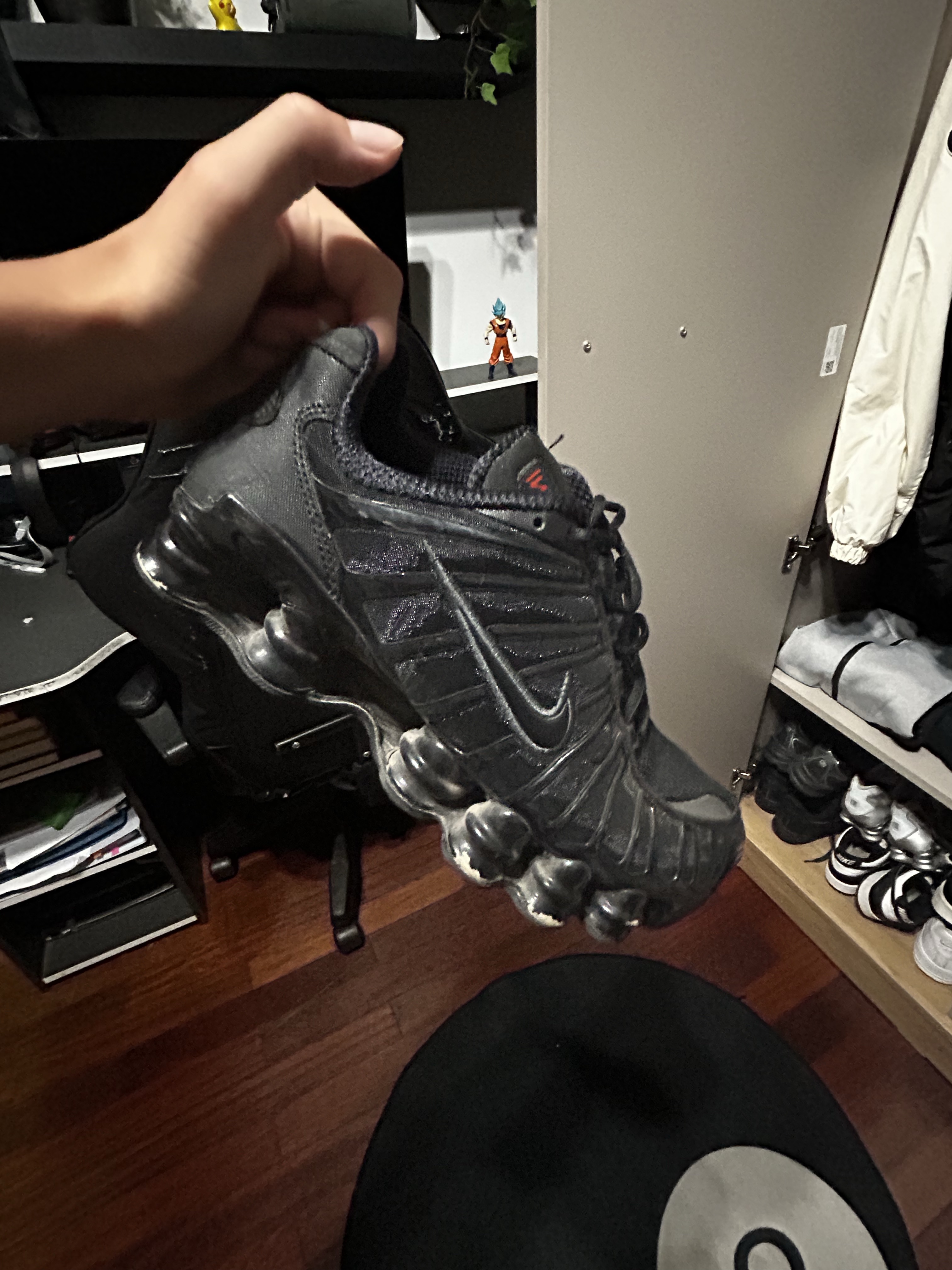 Social nike shox 