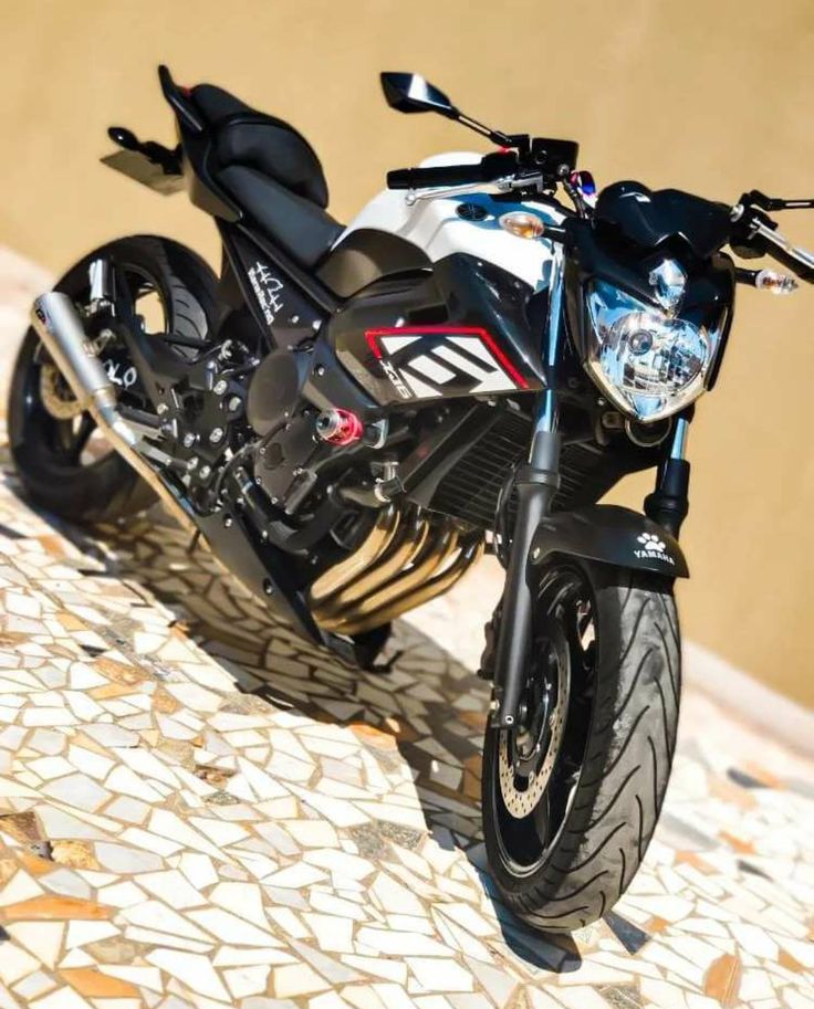 Social 🏍️💨 XJ6 – A Naked Que Nunca Sai de Cena! 💥🔥