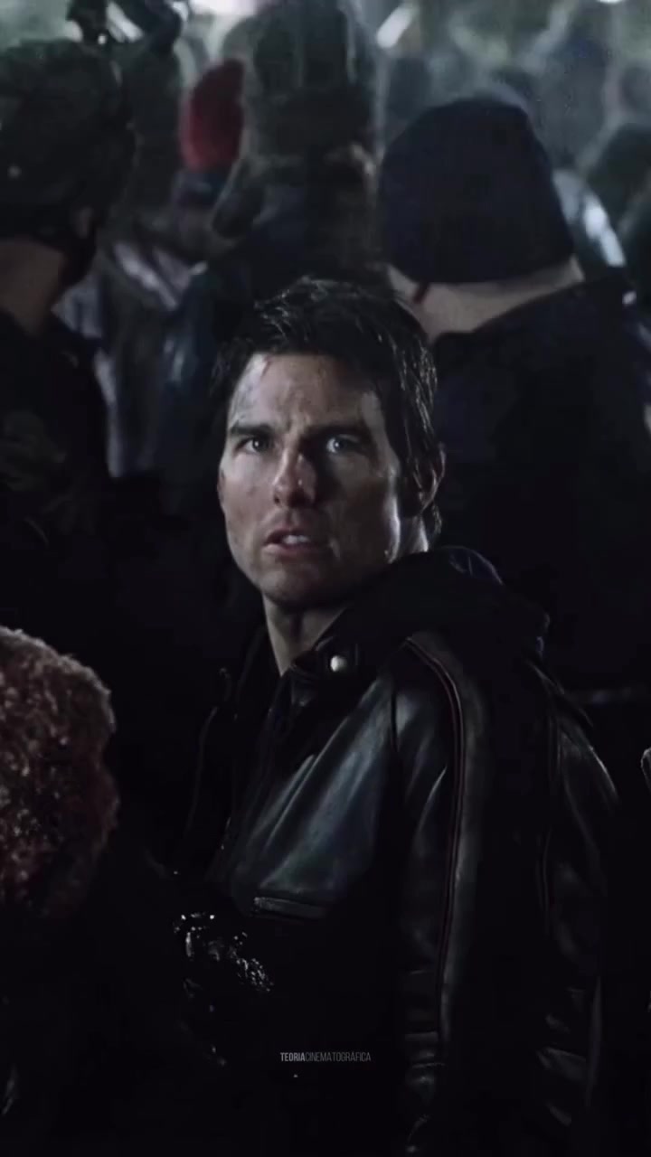 War of the Worlds (2005), dirigida por Steven Spielberg y protagonizada por Tom Cruise, narra una invasión alienígena y la lucha de una familia por la supervivencia. Un clásico de ciencia ficción que destaca por su atmósfera y efectos.